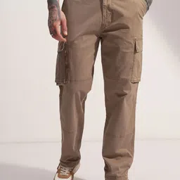 HIGHLANDER Men Solid Relaxed Cargos Trousers-image-59