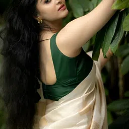 SWEETPEL Ethnic Motifs Woven Design Zari Banarasi Saree image 4