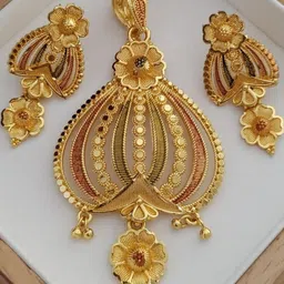 niva fashion Women Gold-Plated Floral Brass Ethnic Pendant With Earrings-picture-23