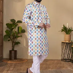 KURTA WALLAH Men Geometric Printed Thread Work Floral Kurta image 5