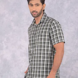 Crimsoune Club Men Smart Spread Collar Tartan Checked Cotton Slim Fit Casual Shirt image 5