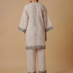 HOUSE OF KARI Printed Cotton V-Neck Tunic With Trousers Co-Ords image 4