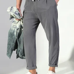 SHOWOFFFF Men Comfort Low-Rise Pleated Trousers-picture-29