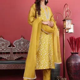 Varanga Floral Woven Design Sequinned Jacquard Kurta With Trouser & Dupatta image 5