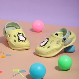 TRUFFLE COLLECTION Colour Blocked Perforated Clogs With Penguin Charms - Yellow-picture-28