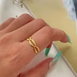 ISHKAARA Gold-Plated Knot Finger Ring image 2