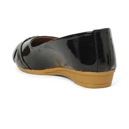 Cozy Wear Men Black Flip Flops image 4