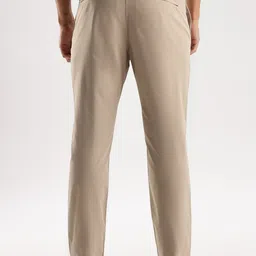 Calvin Klein Jeans Men Slim Fit Mid-Rise Chinos Trouser image 5