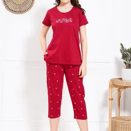 QUIRA Women Geometric Printed Regular Fit Top & Capri Night suit-image-71