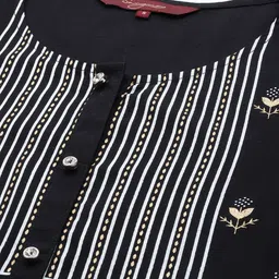 Sangria Floral Printed Regular Kurta with Trousers image 2