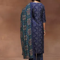 Libas Blue Floral embroidered Zari Kurta With Trousers & Dupatta image 3