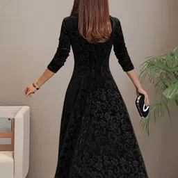 KI STUDIO Floral Print Woollen Velvet A-Line Maxi Dress image 2