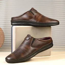 Rowlans Men Textured Mules-picture-13