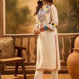 Sangria Floral Embroidered Round Neck Thread Work Straight Kurta With Trousers & Bag image 5