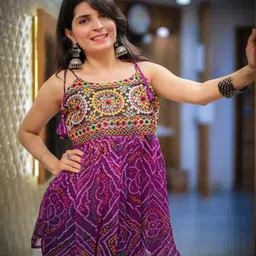 Youthnic Bandhani Embroidered Patchwork Georgette Shoulder Knot Flared Short A-Line Kurti image 3