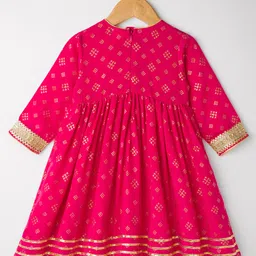 saka designs Saka Design Satin Woven Three Fourth Sleeves Kurta Churidar Set With Foil Print - Red image 3