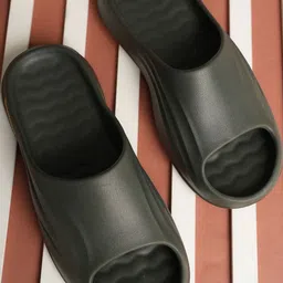 Roadster Men Olive Solid Rubber Casual Flip Flops-image-73