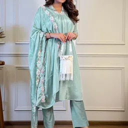 CANIZZARO Women Floral Embroidered Regular Thread Work Kurta with Trousers & With Dupatta image 5
