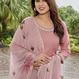 MINGORA Embroidered Round Neck Thread Work Straight Kurta With Trousers & Dupatta image 4
