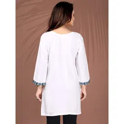 RUDRA LIFESTYLE Floral Embroidered Chikankari Kurti image 5