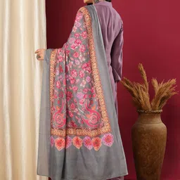 GoSriKi Mandarin Collar Puffed Sleeves Straight Pakistani Kurta With Trousers & Dupatta image 3