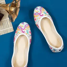 DFR Women Printed Mojaris Flats-image-62