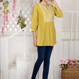 Saffron Threads Women Ethnic Motifs Chikankari Embroidered Tunic image 3