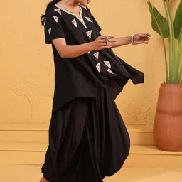 MISRI Geometric Embroidered Notch Neck Tunic & Trousers image 3