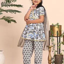 Cutiekins Girls Printed Gotta Patti Kurta with Trousers & Dupatta image 3