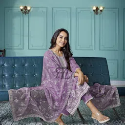 royal export Women Chanderi Kurta Pant Dupatta Set image 4