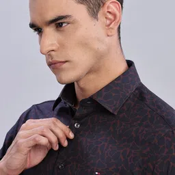 Tommy Hilfiger Men Classic Opaque Printed Casual Shirt image 2