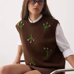 Trendyol Women Embroidered Sweater Vest with Embroidered Detail-image-76