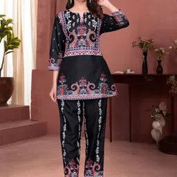 HERE&NOW Women Black Ethnic Motifs Printed Regular Silk Crepe Kurti with Trousers-picture-10