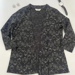 DECKEDUP Women Printed Shrug image 4