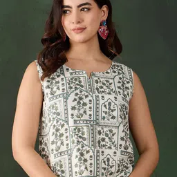 Sangria Floral Printed Sleeveless Top-picture-36