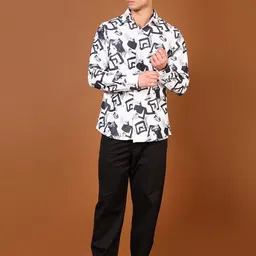 LIMEROAD V-Mart Men Pleated Regular Fit Mid-Rise Chinos Trousers image 4