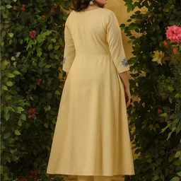 FAST FASHIONS Women Floral Embroidered Panelled Thread Work Kurta with Trousers & With Dupatta image 2