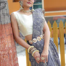 MORDEN MUSE Floral Embroidered Saree image 2