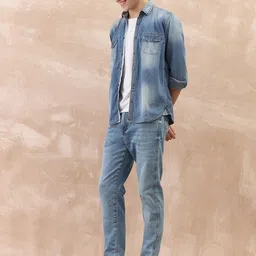 Iconic Men Tapered Fit Mid-Rise Mildly Distressed Light Fade Jeans image 5