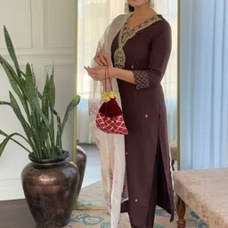 KIWA STUDIO Women Ethnic Motifs Embroidered Regular Thread Work Kurta Set image 4