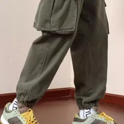 StyleCast Men Mid-Rise Easy Wash Relaxed Fit Cargos image 3