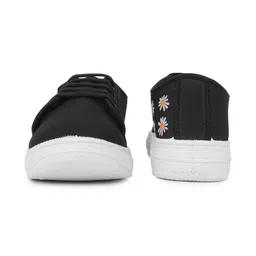 COOPERWINGS Women Printed Sneakers image 5