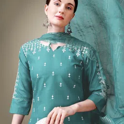 KAYOMMI Ethnic Motifs Embroidered Notch Neck Straight Kurta with Trousers & Dupatta image 5