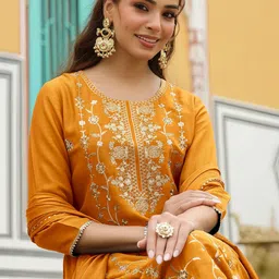 Janasya Women Ethnic Motifs Embroidered Regular Sequinned Kurta with Trousers & With Dupatta image 2
