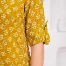 Tvyozs Women Ethnic Motifs Printed Regular Pure Cotton Kurta with Trousers image 4