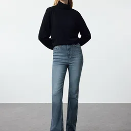 Trendyol Women Slash Knee Light Fade Jeans-picture-13