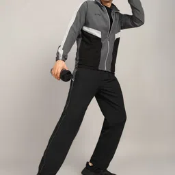 GNOCKFACE Men Colourblocked Lightweight Outdoor Sporty Jacket image 3