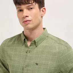 THE BEAR HOUSE Men Slim Fit Checked Button-Down Collar Casual Shirt image 3