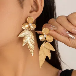 StyleCast x Revolte Floral Studs Earrings image 5