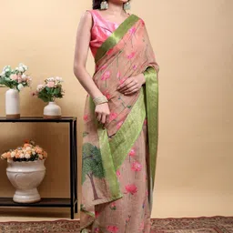 DAATAR Floral Printed Woven Design Border Saree With Blouse Piece image 3